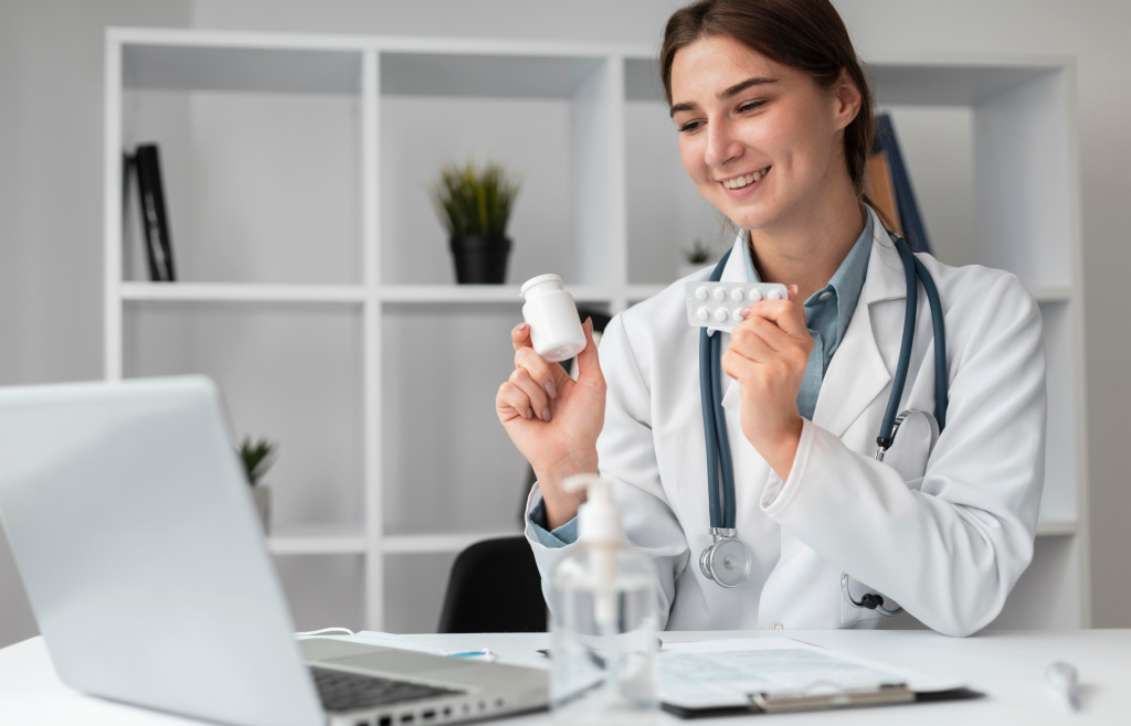 EHR and Practice Management Software: Checking the Differences and Choosing the Ultimate Option 5 A doctor explaining treatment approaches to the patient